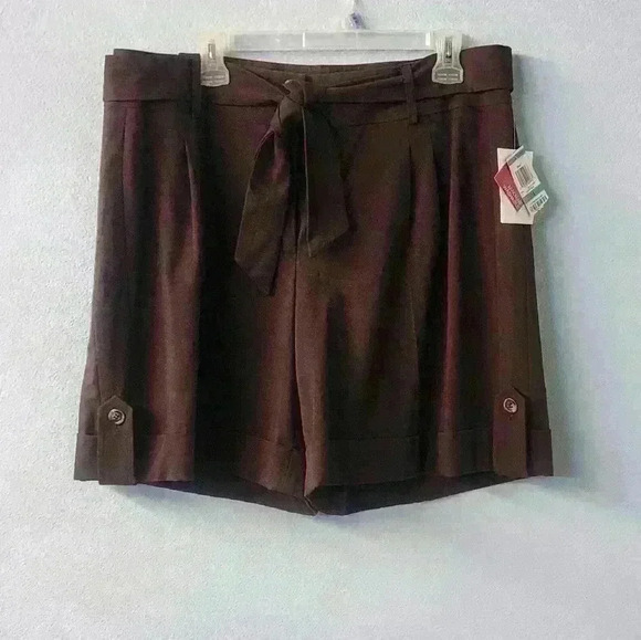 NWT Coffee bean dress shorts with belt, cuffed bottoms size 16 - Picture 1 of 11